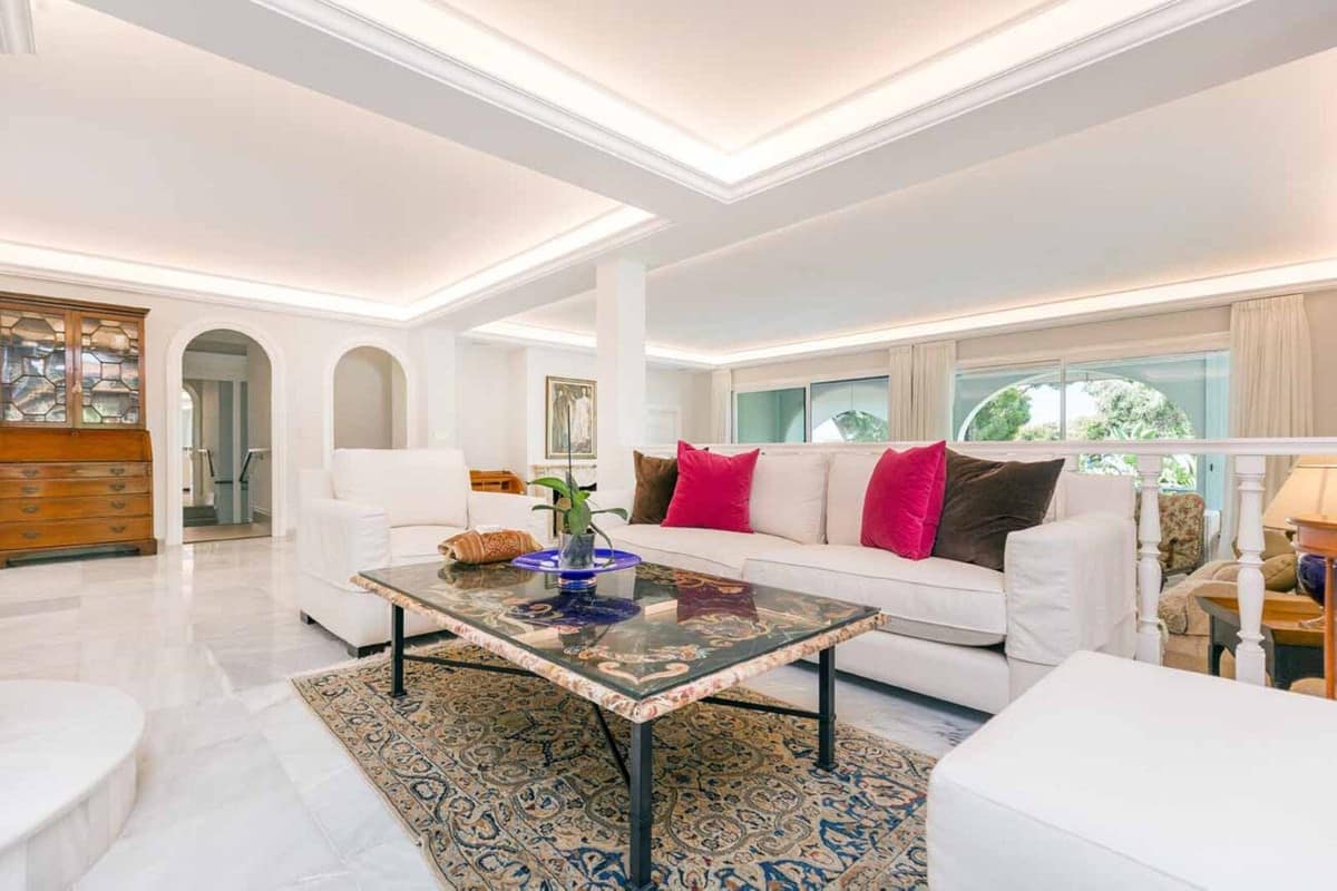 Ruime villa aan de golfbaan (frontline) te koop in Río Real, Marbella in Río Real - foto 11