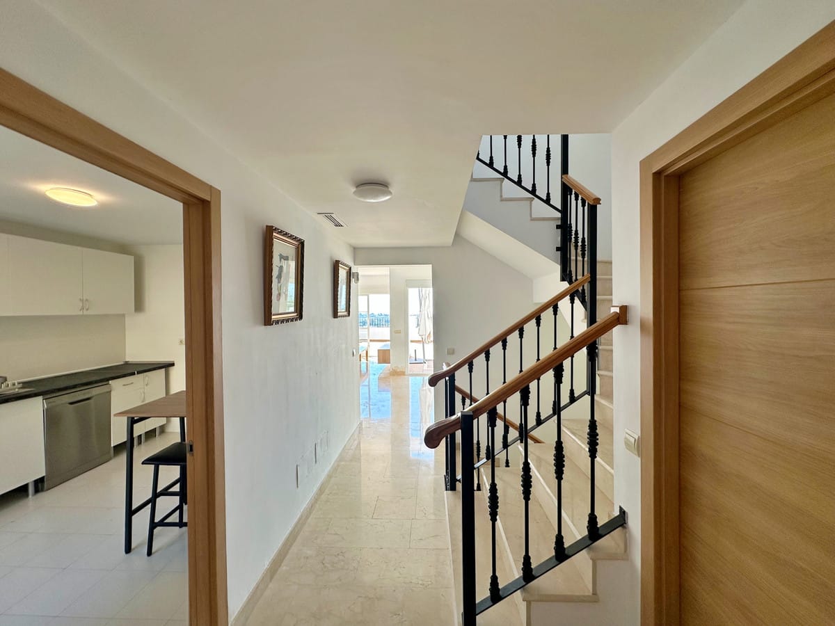 Ruime 3-slaapkamer villa in Benahavís, Puerto de Los Almendros, met panoramisch zee- en bergzicht in Benahavís - foto 10