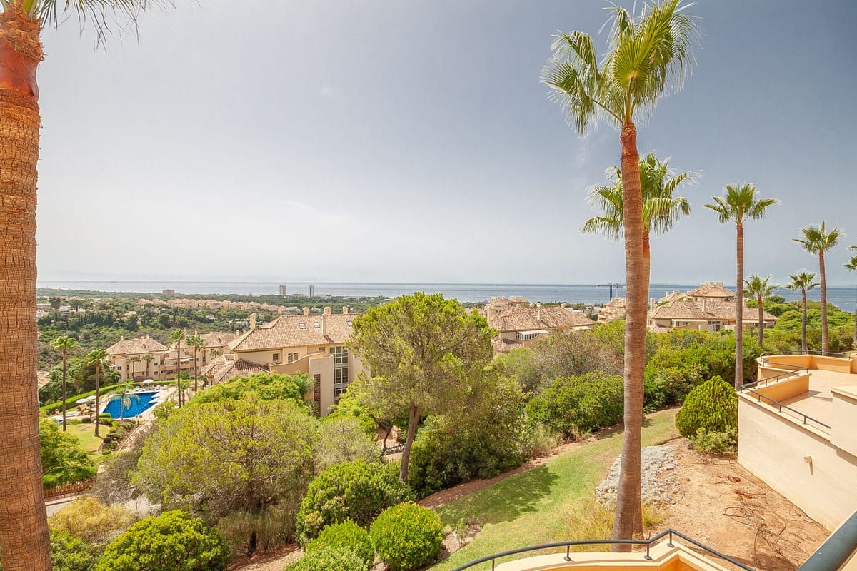 Drie-slaapkamer appartement in Elviria met panoramisch zeezicht in Elviria - foto 12