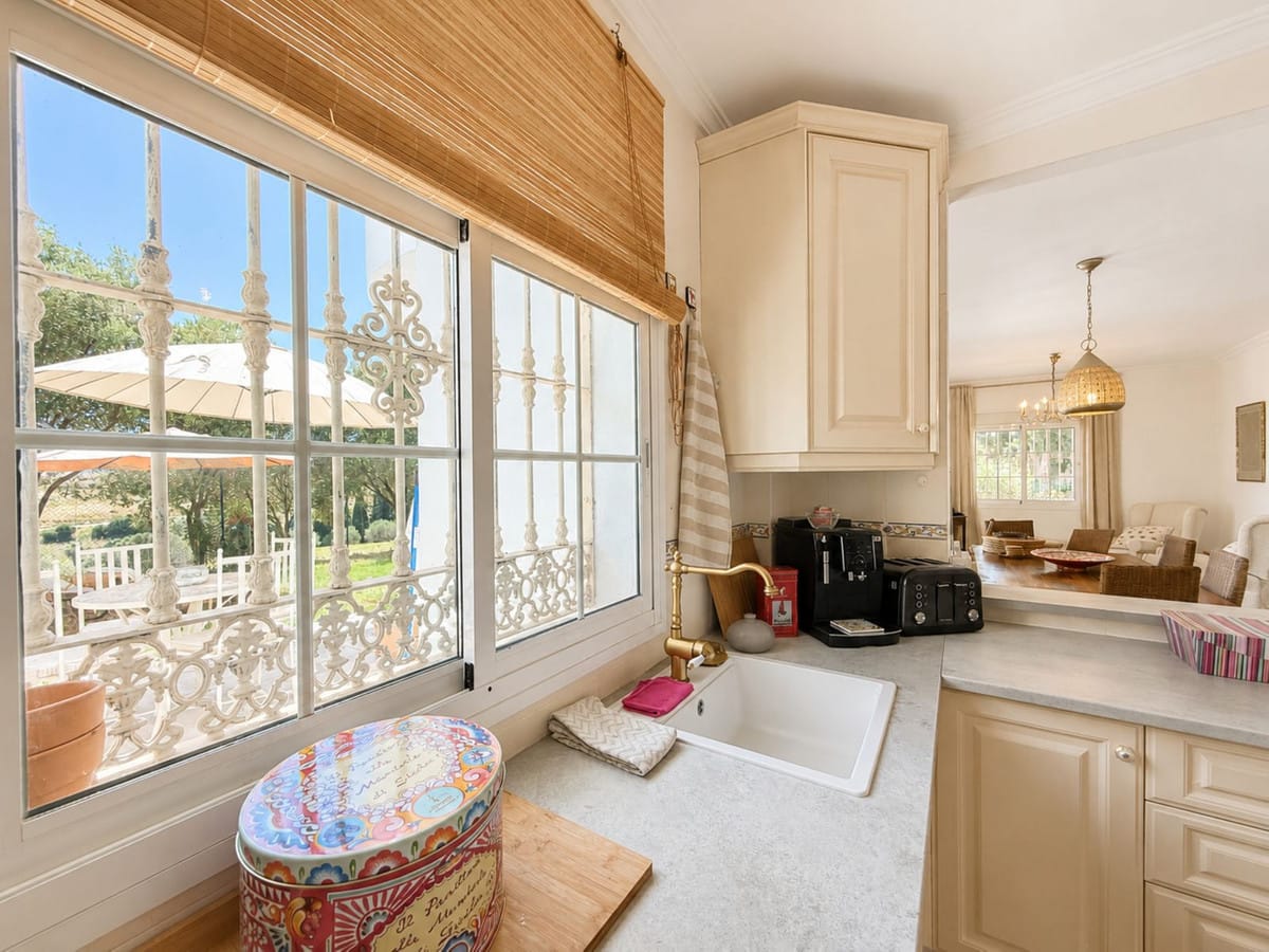 Gelijkvloers appartement met privéterras en tuin aan Estepona Golf in Estepona - foto 9