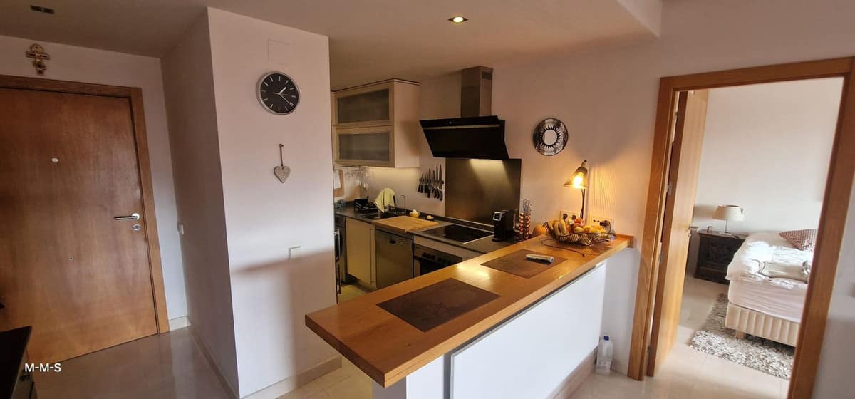 1 bedroom Apartment in New Golden Mile in New Golden Mile - foto 3