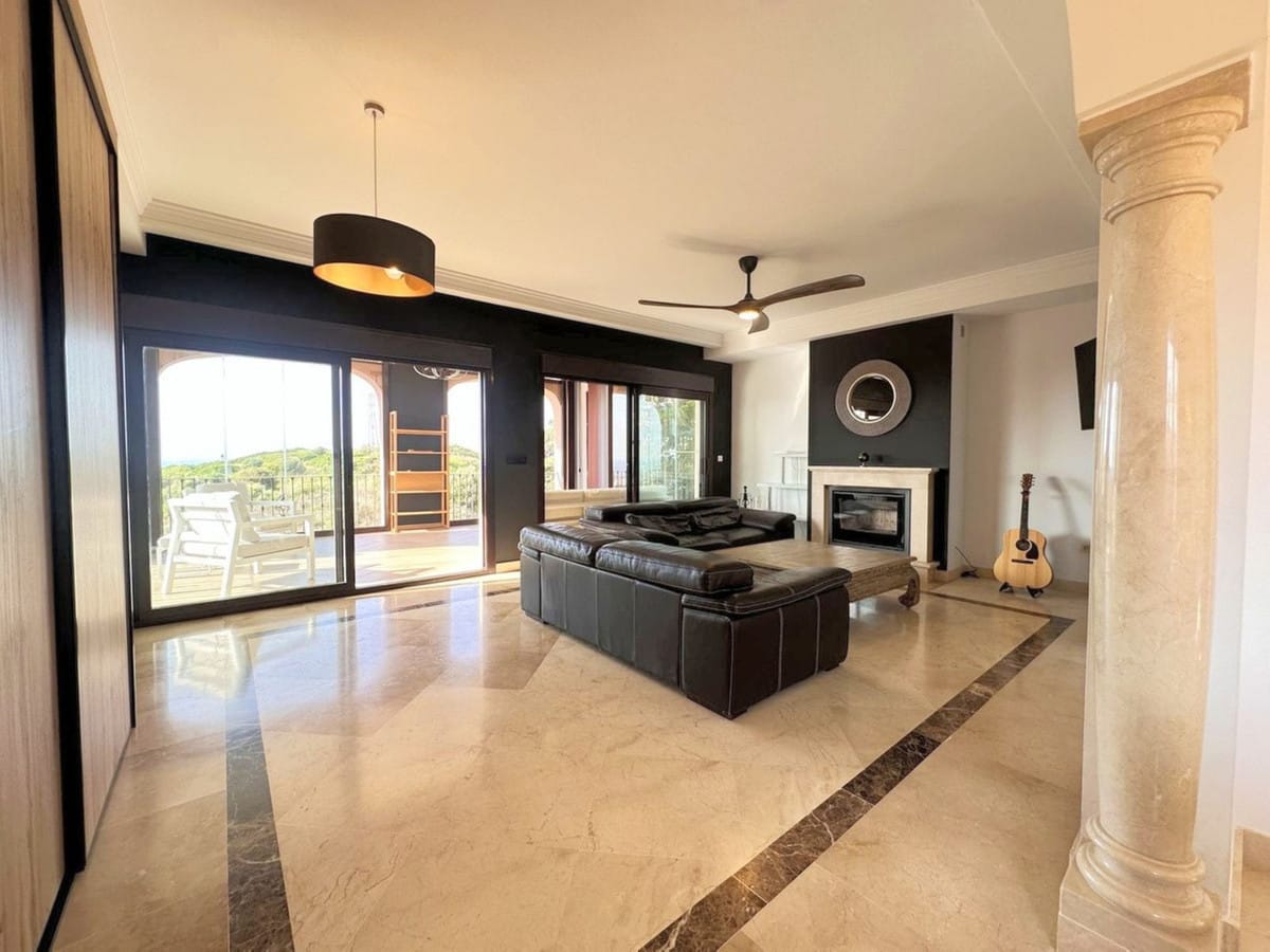 Ruime 5-slaapkamer villa in Estepona met panoramisch uitzicht in Estepona - foto 9