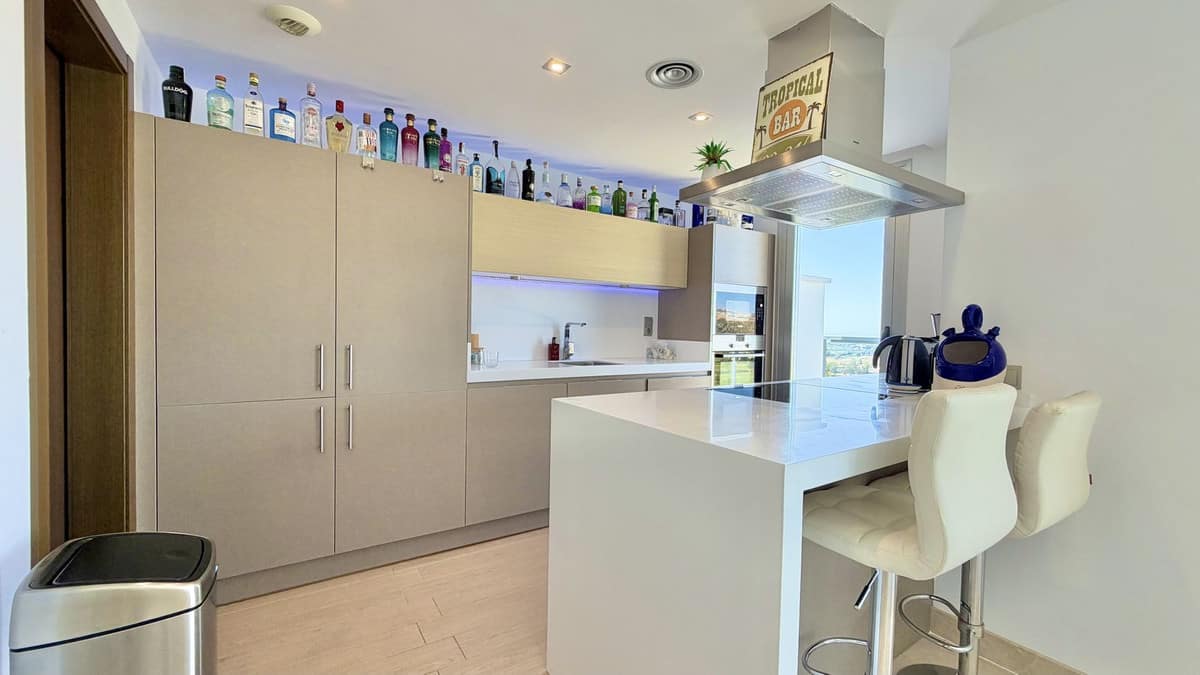 Avalon 5 – Hoekpenthouse met panoramisch zee-, golf- en bergzicht in Los Arqueros in Los Arqueros - foto 11