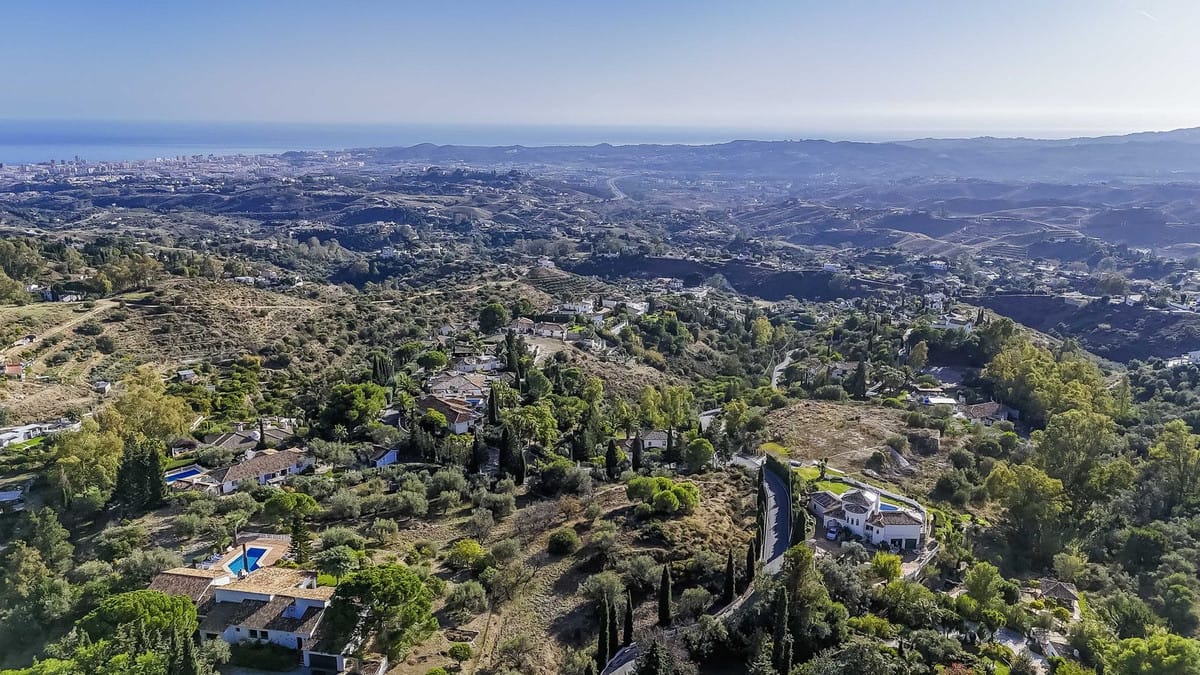 Kavel van 2.000 m² in La Alquería, Mijas in Mijas - foto 2