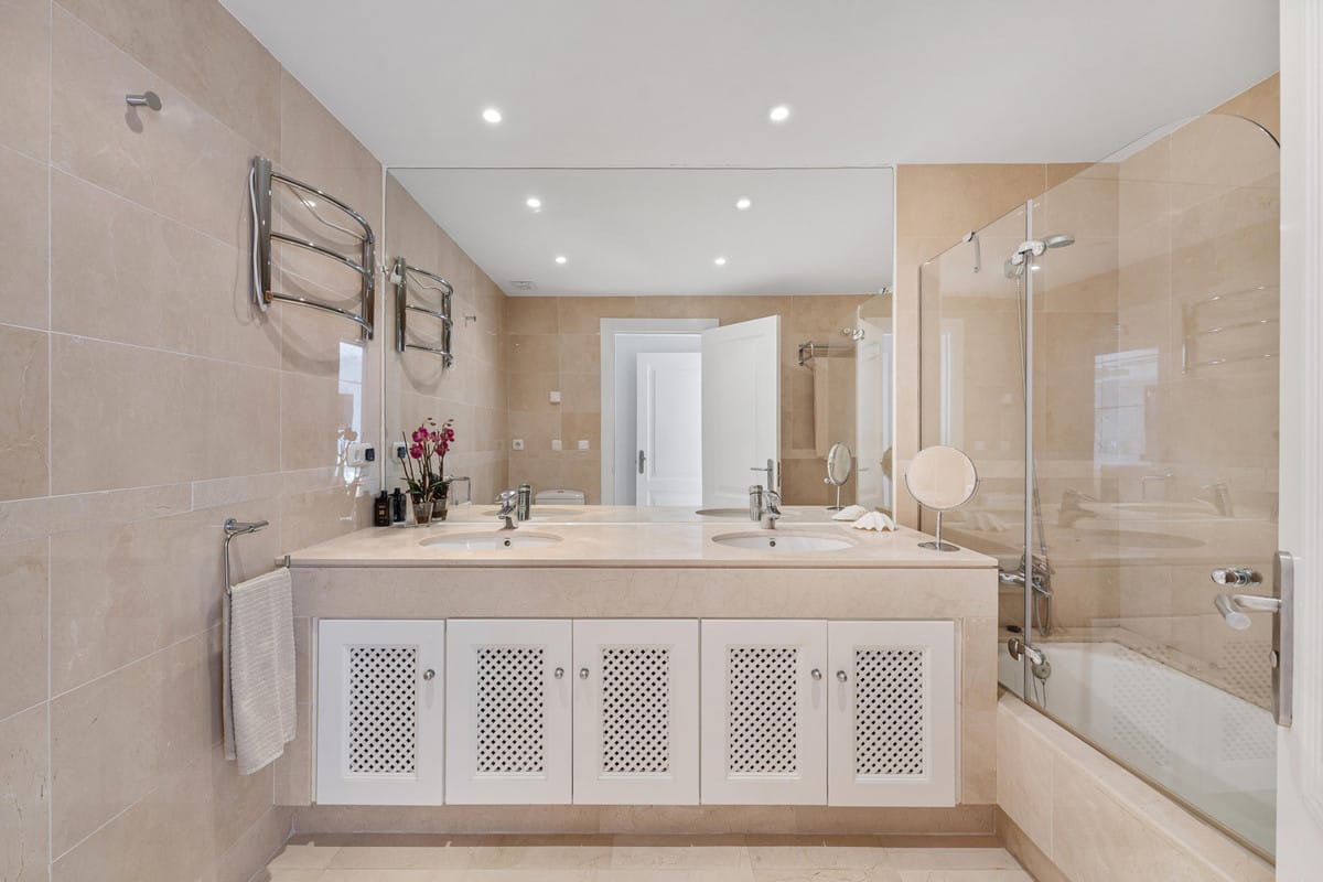 Drie-slaapkamer duplexpenthouse in Nueva Andalucía, Marbella in Nueva Andalucía - foto 15