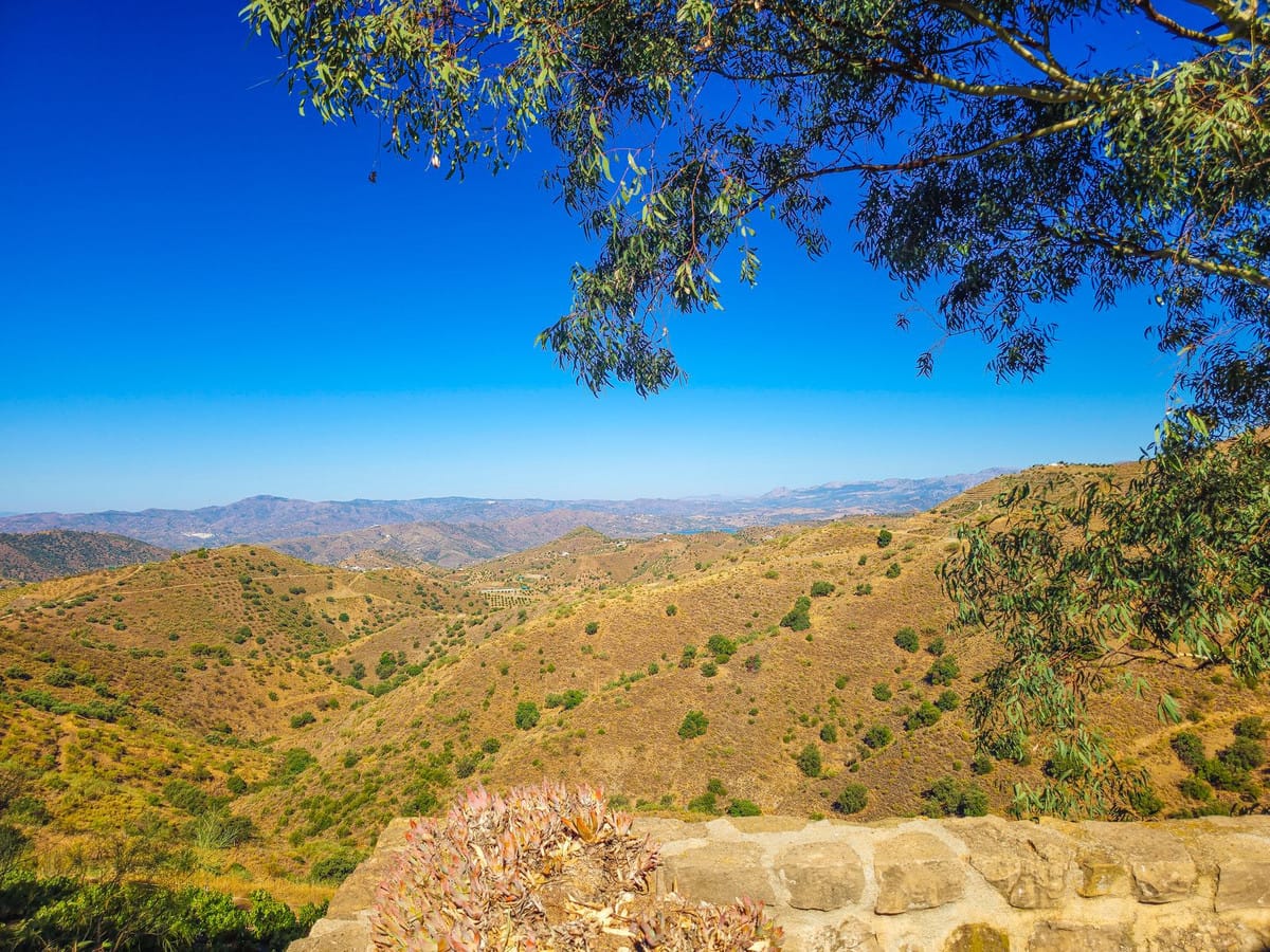 EXCLUSIEF – Renovatieproject met zwembad en spectaculaire 360° berguitzichten in Sedella (Málaga) in Sedella - foto 4