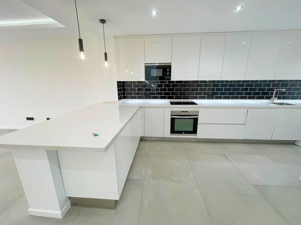 Gerenoveerde 3-slaapkamer stadswoning in El Paraiso (Málaga) in El Paraiso - foto 7