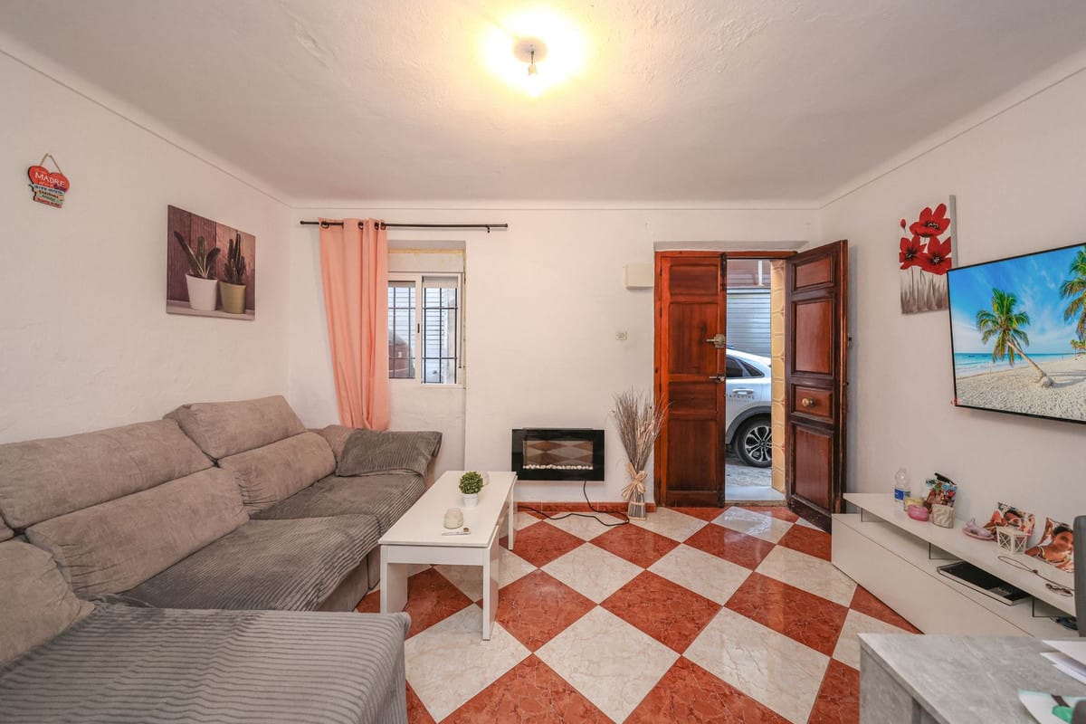 Drie verdiepingen tellende stadswoning met vier slaapkamers in Guaro in Guaro - foto 7