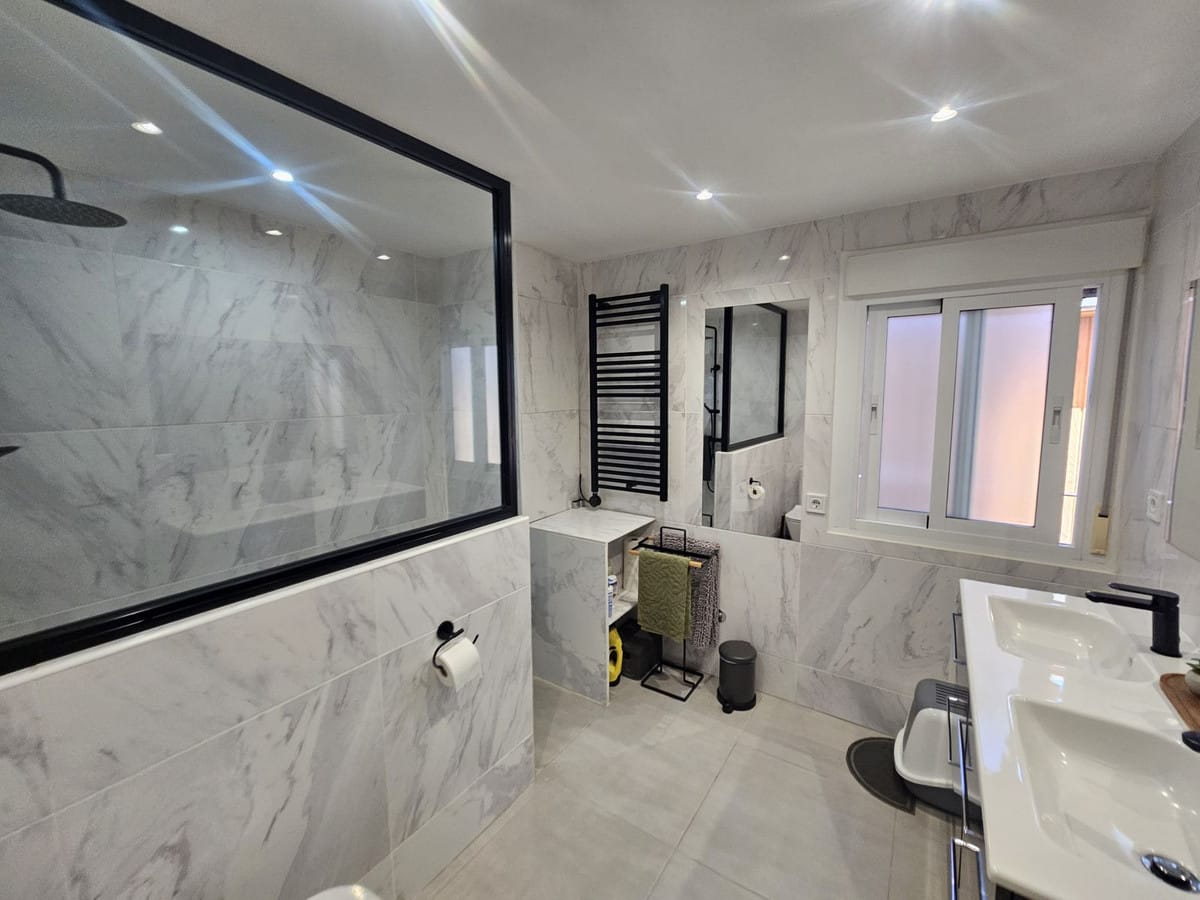 3-slaapkamer villa in Calypso, Mijas Costa — dichtbij het strand in Calypso - foto 18