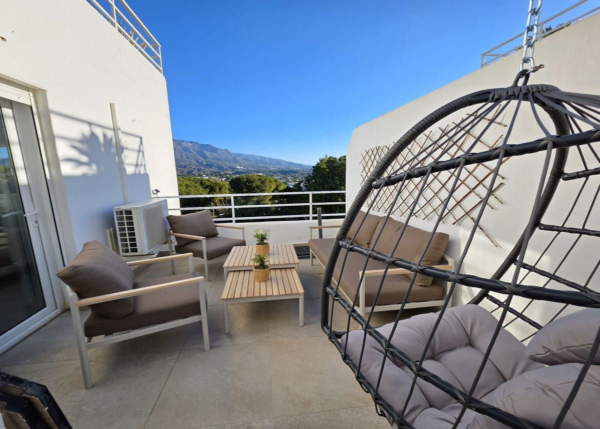 Drie-slaapkamer appartement in Nueva Andalucía met zee- en bergzicht in Nueva Andalucía - foto 17