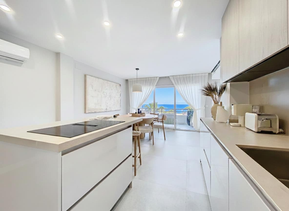 Appartement aan het strand in Estepona — 2 slaapkamers, 97 m² in Estepona - foto 2