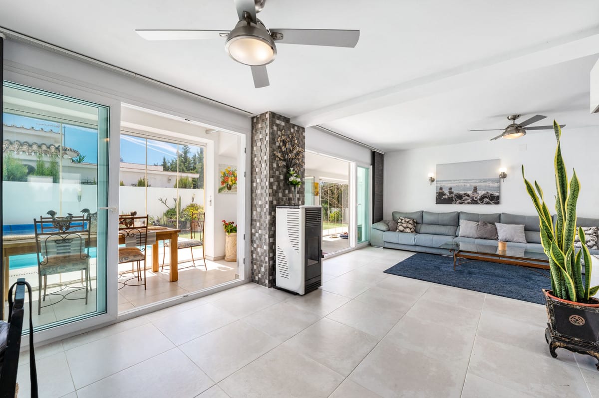 Moderne 3-slaapkamer villa in Estepona op loopafstand van het strand in Estepona - foto 5