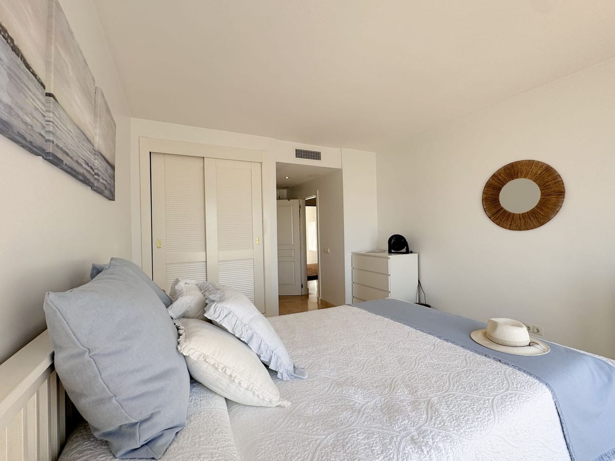 Enige vier-slaapkamer duplex penthouse in de urbanisatie van Mijas Golf - foto 15