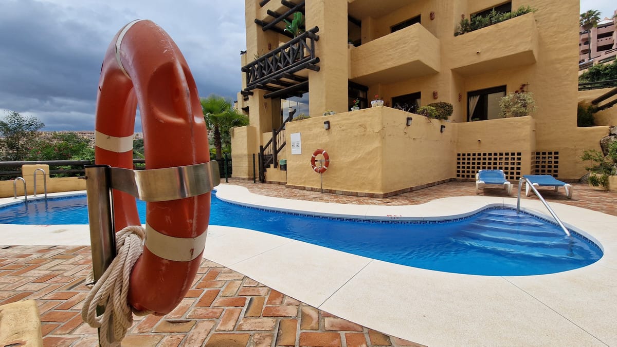 Appartement met drie slaapkamers in La Duquesa in La Duquesa - foto 4