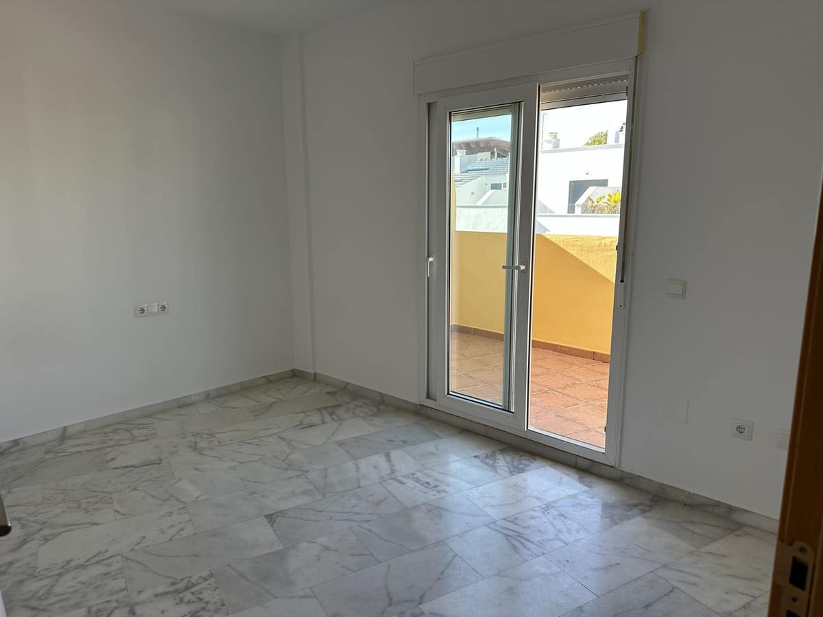 2 bedroom Apartment in Estepona in Estepona - foto 8