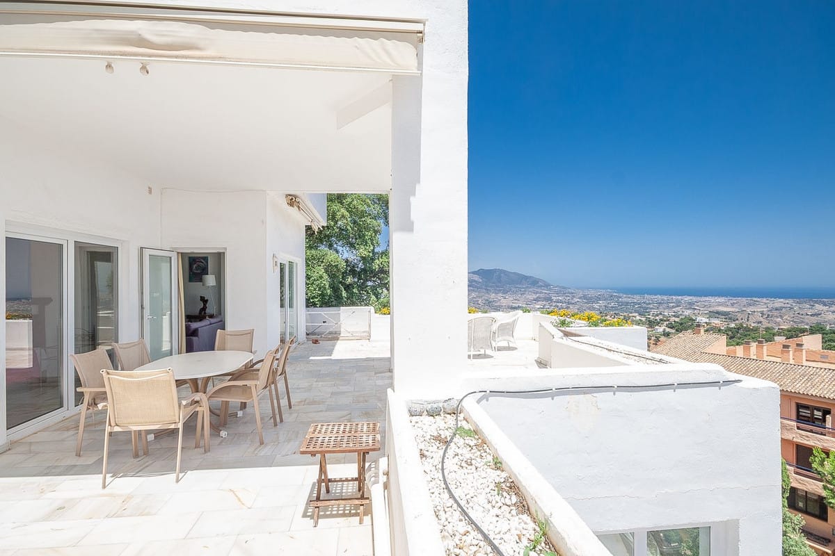 Prachtig 3-slaapkamer appartement met panoramisch zeezicht in La Mairena in La Mairena - foto 17
