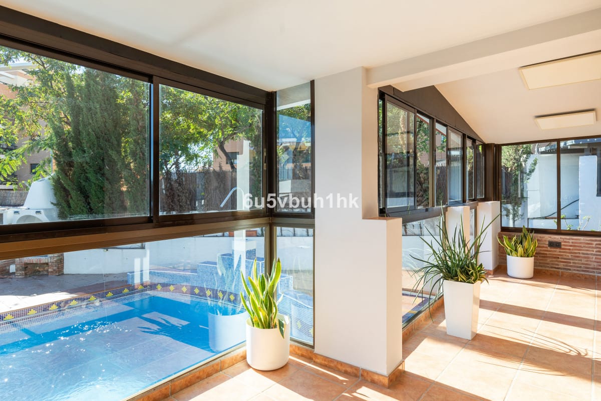 Vrijstaande villa met 5 slaapkamers in Torremolinos (El Pinillo) in Torremolinos - foto 2