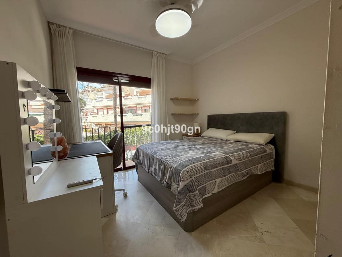 Drie-slaapkamer appartement in Elviria in Elviria - foto 14