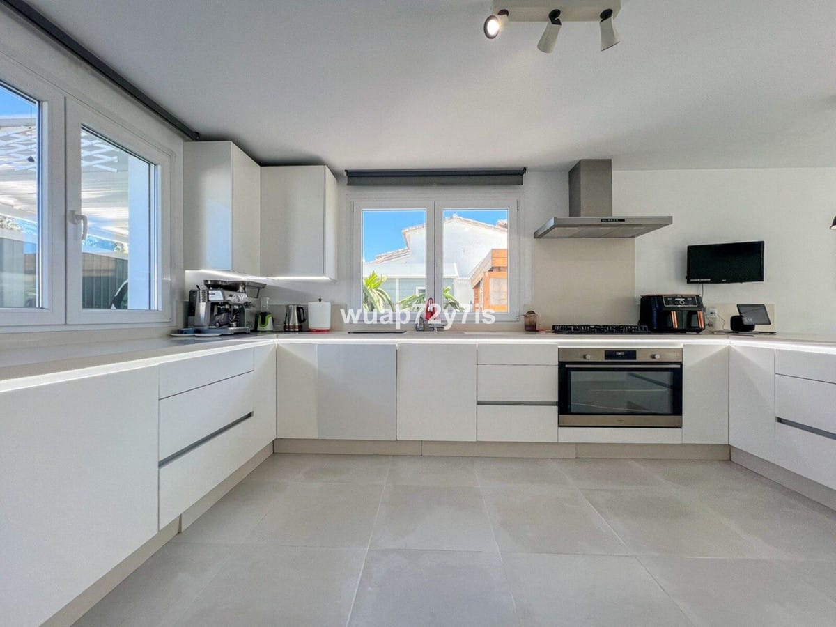 3-slaapkamer villa met zeezicht in Costalita, Estepona in Costalita - foto 11