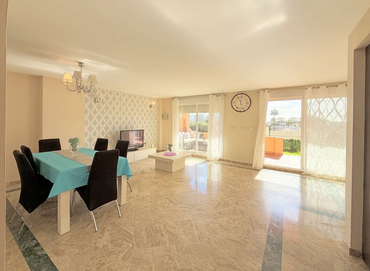 Drie-slaapkamer hoekwoning met zeezicht in Estepona in Estepona - foto 13