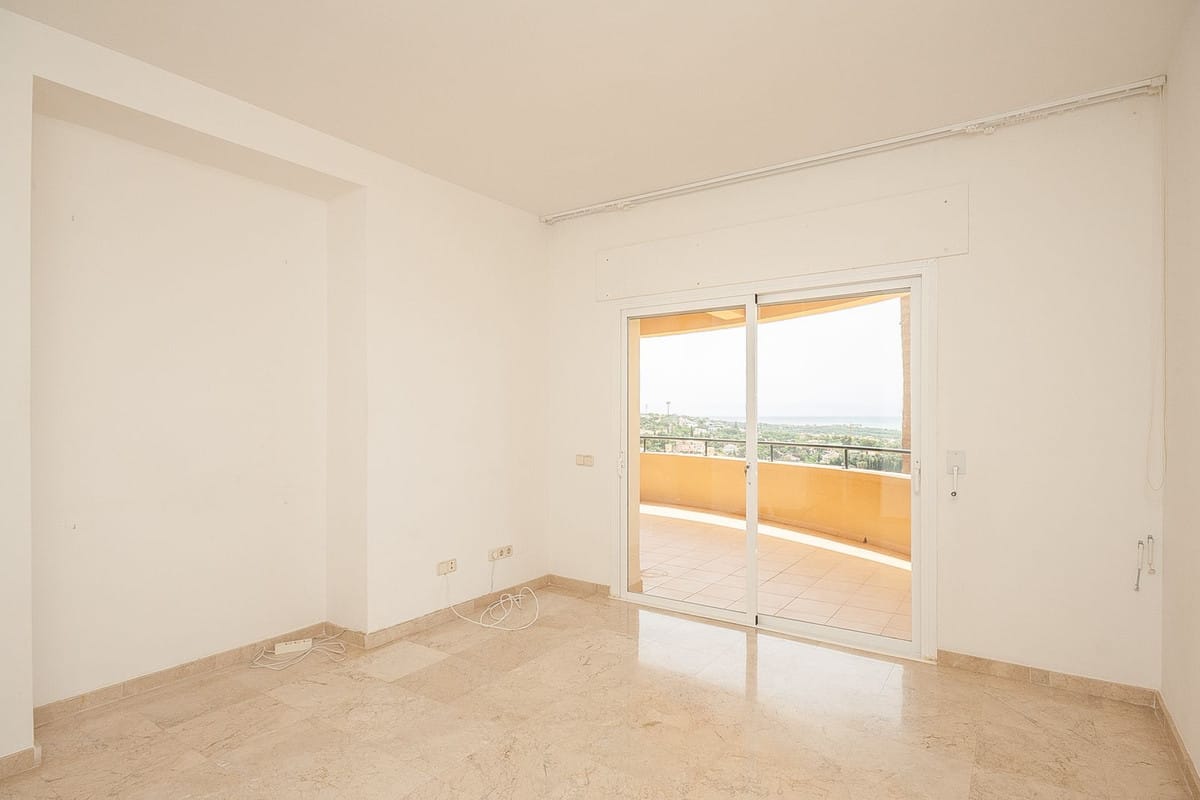 Drie-slaapkamer appartement in Elviria met panoramisch zeezicht in Elviria - foto 5