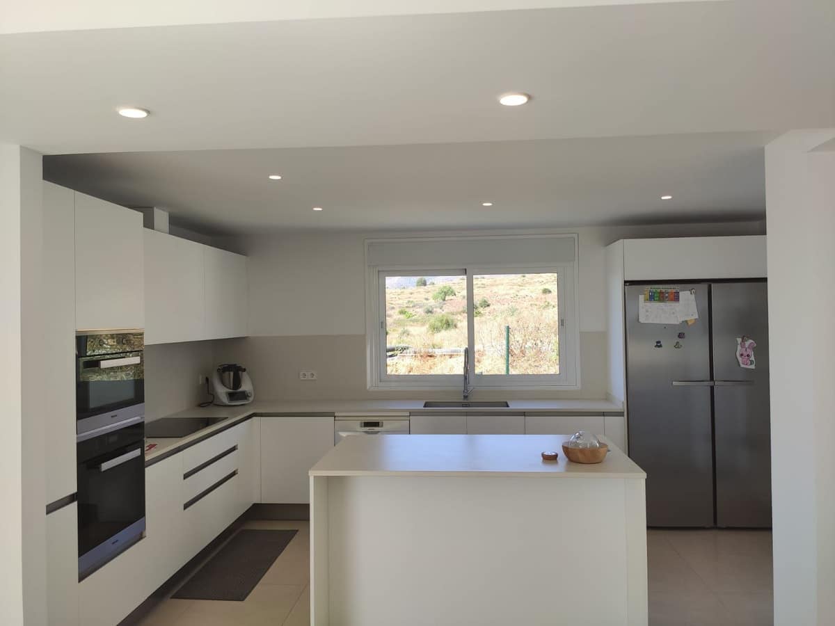 Vrijstaande villa met 4 slaapkamers in Estepona in Estepona - foto 13