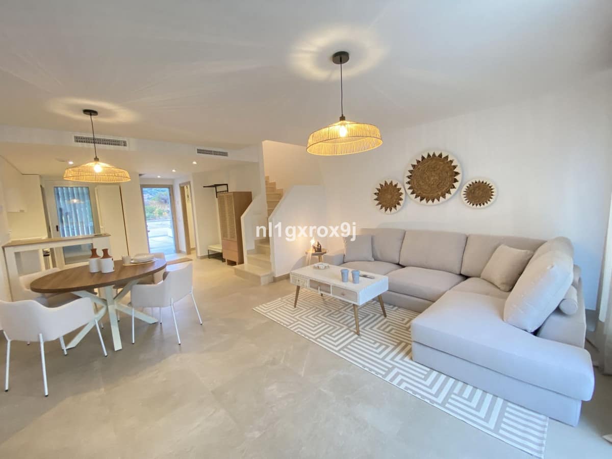 Gemeubileerde 3-slaapkamer rijwoning met grote tuin in Estepona Golf in Estepona - foto 5