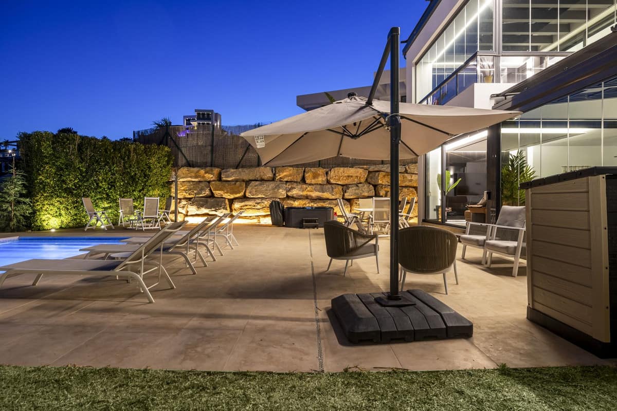 Villa Yara te koop in Mijas | Hedendaagse villa met cinema, sauna, zwembad en bergzicht in Mijas - foto 7