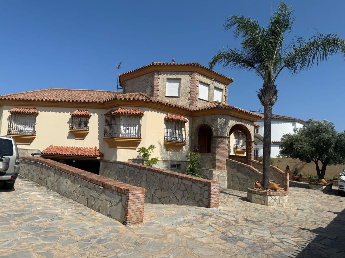 4-slaapkamer villa in Santa Margarita, La Línea in La Línea - foto 12