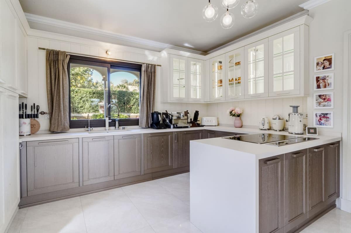 Prachtige 5-slaapkamer villa in Atalaya, Estepona in Estepona - foto 8