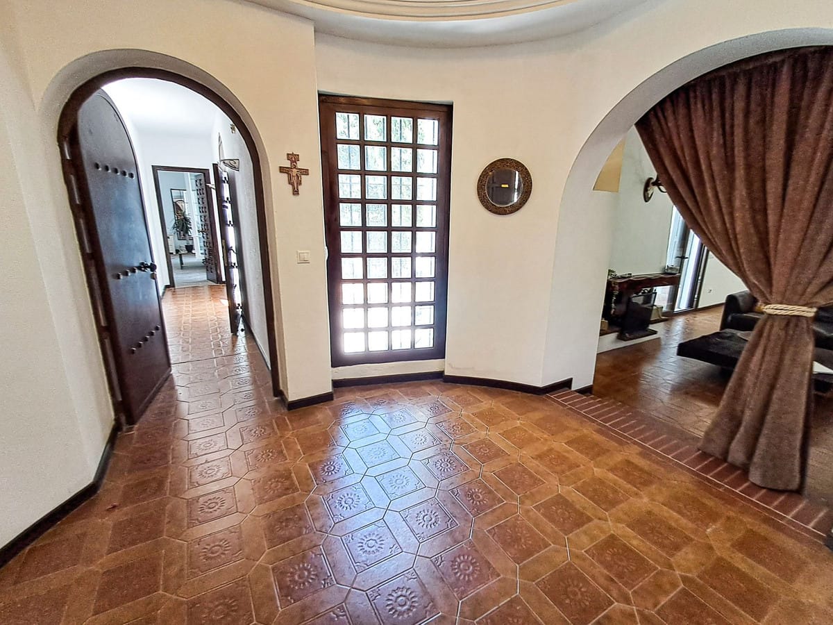 Villa met drie slaapkamers in Calahonda in 36.745261 - foto 16