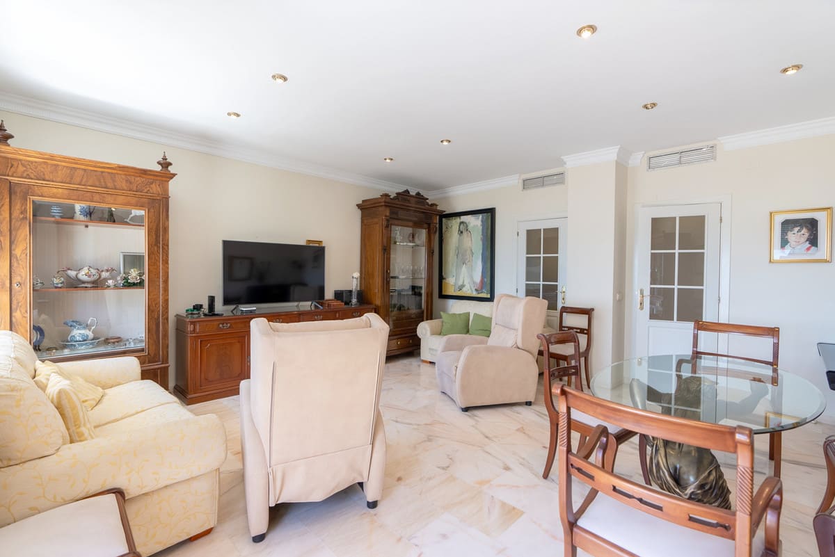 Drie-slaapkamer appartement in Estepona in Estepona - foto 7