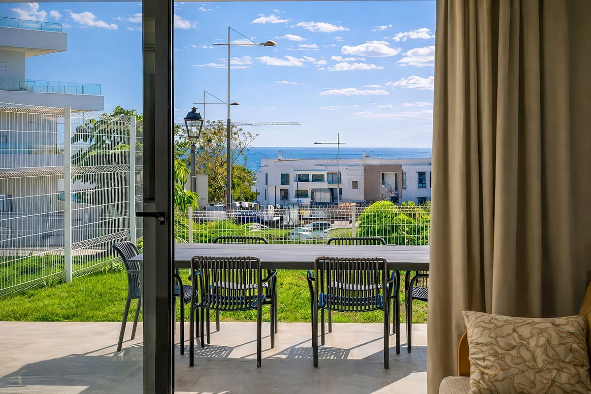 Begane grond appartement met panoramisch zeezicht in Estepona in Estepona - foto 3