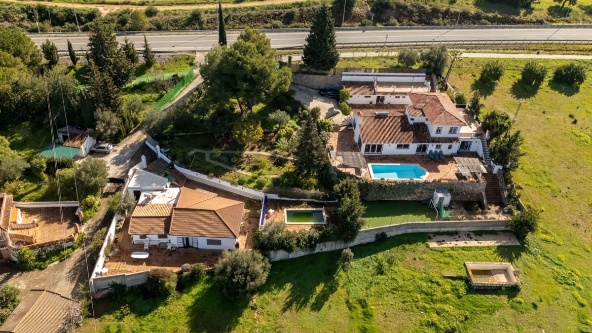 9-slaapkamer villa met drie wooneenheden in Alhaurín el Grande in Alhaurín el Grande - foto 3