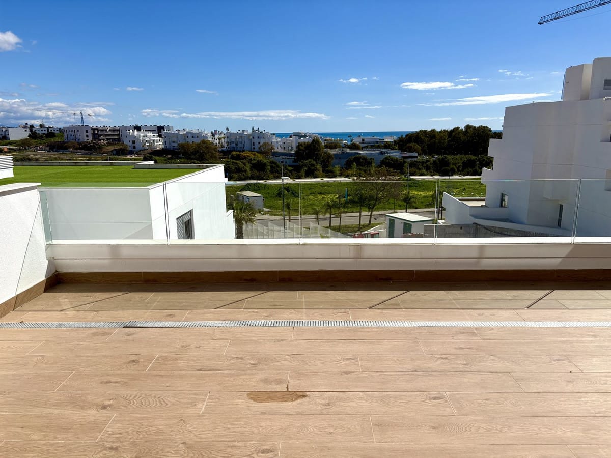 Nieuwbouw 2-slaapkamer appartement met zeezicht in Estepona in Estepona - foto 2