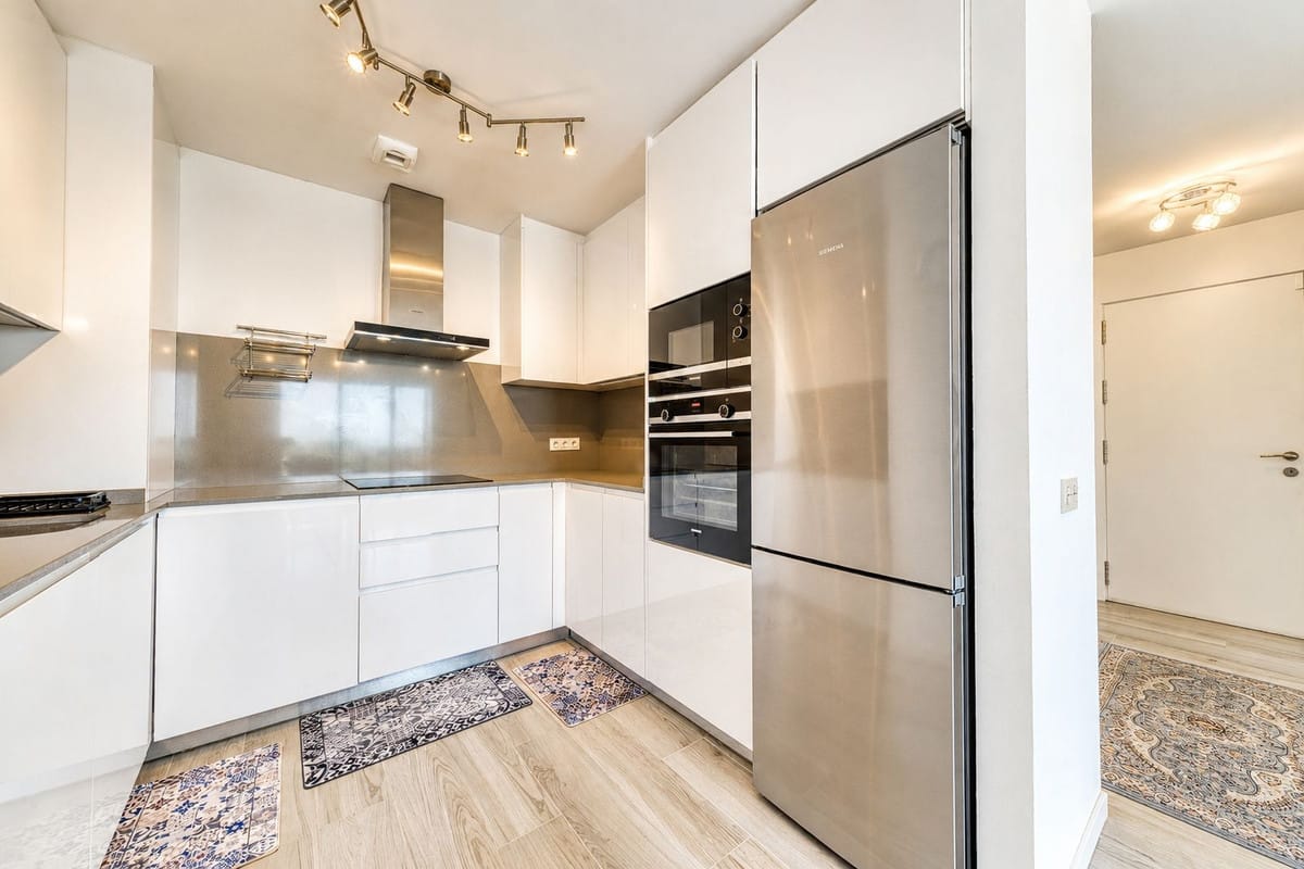Drie-slaapkamer appartement met panoramisch zeezicht in Estepona in Estepona - foto 7