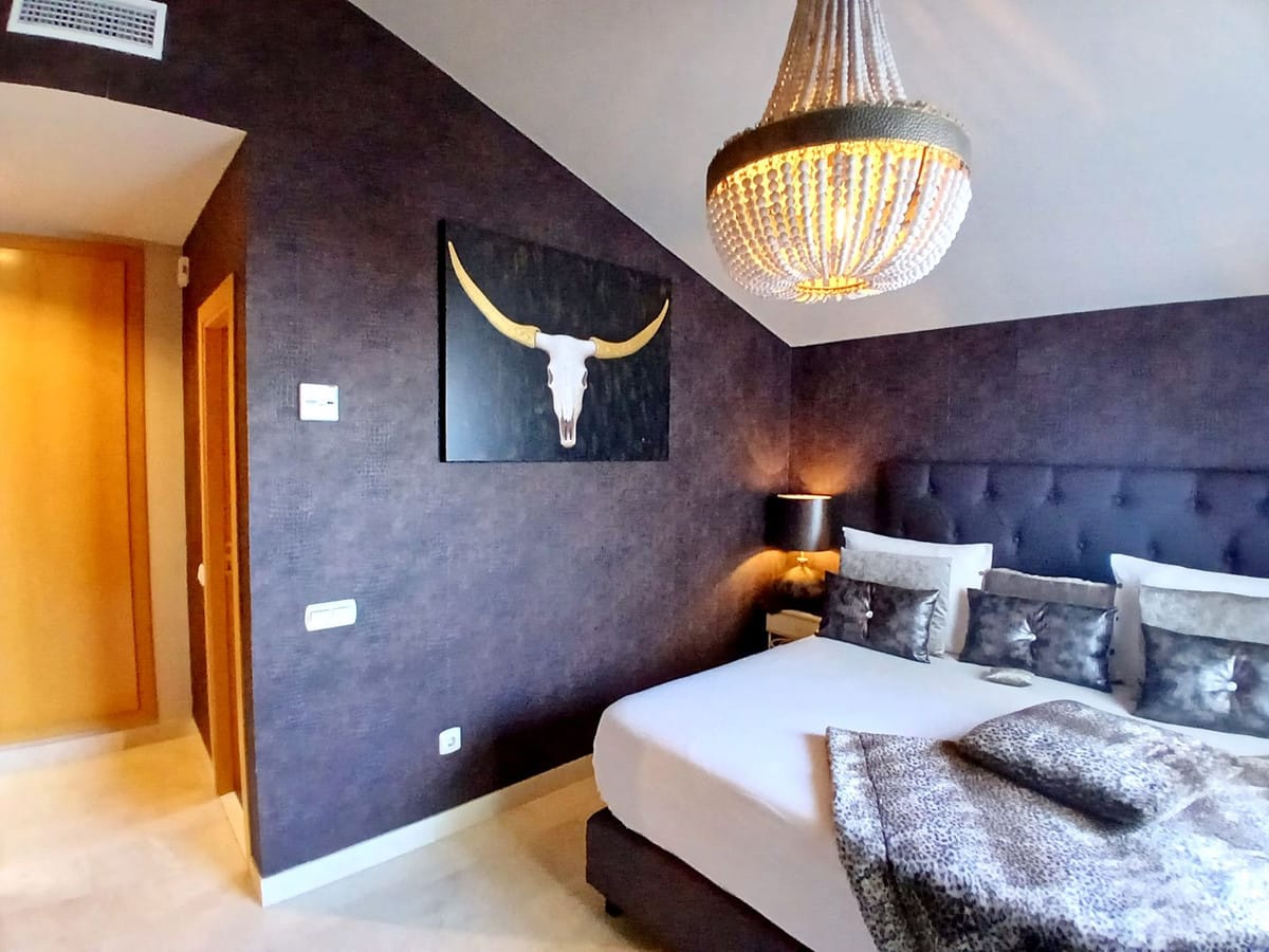 Uitzonderlijk ontworpen 3-slaapkamer duplex-appartement in Benalmádena in Benalmadena - foto 4