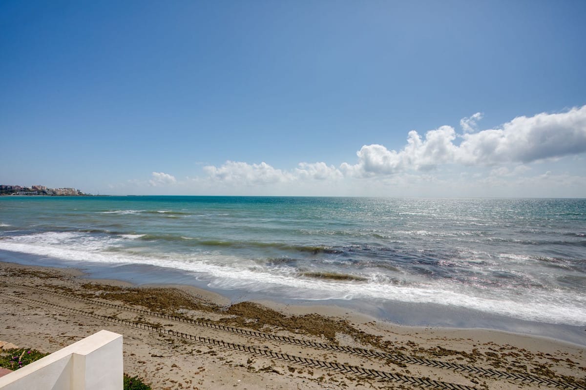 Vrijstaande villa met 3 slaapkamers aan zee in Estepona in Estepona - foto 3