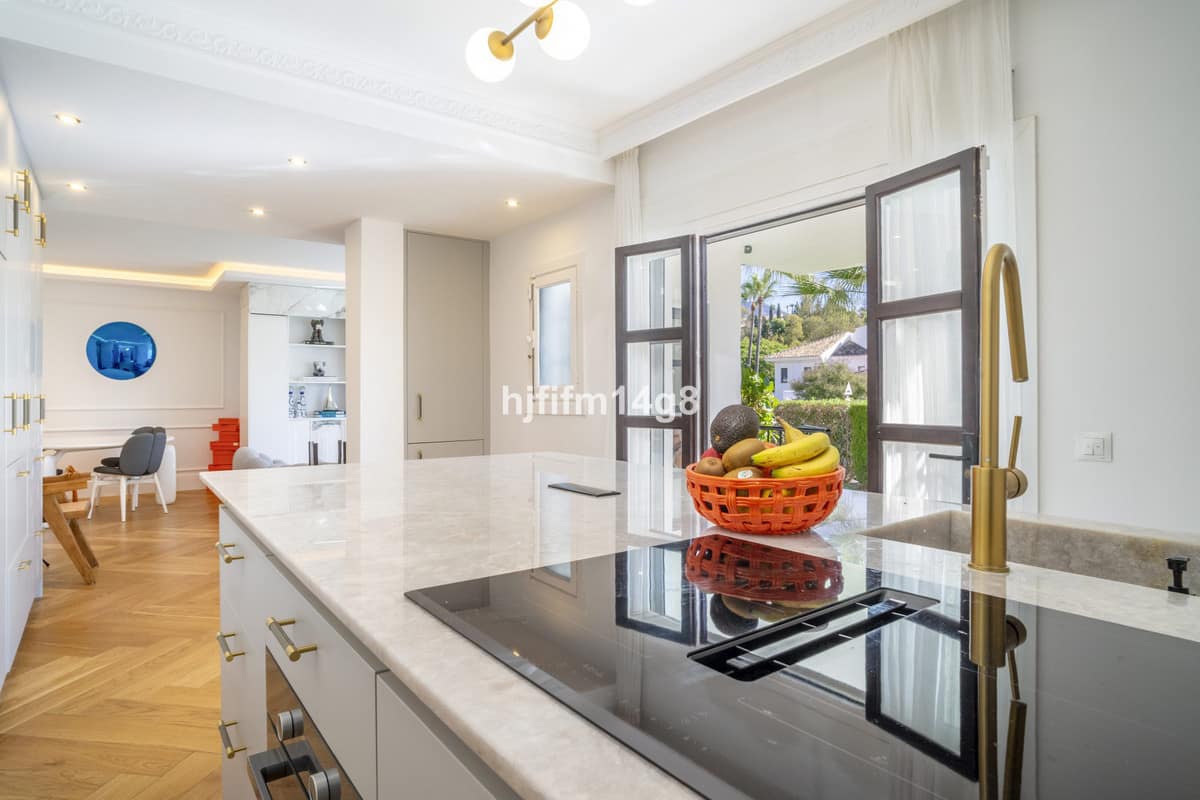 Drie-slaapkamer appartement in Nueva Andalucía in Nueva Andalucía - foto 8