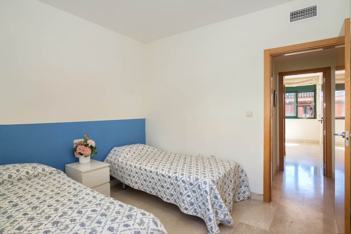 2 bedroom Apartment in Marbesa in Marbesa - foto 11