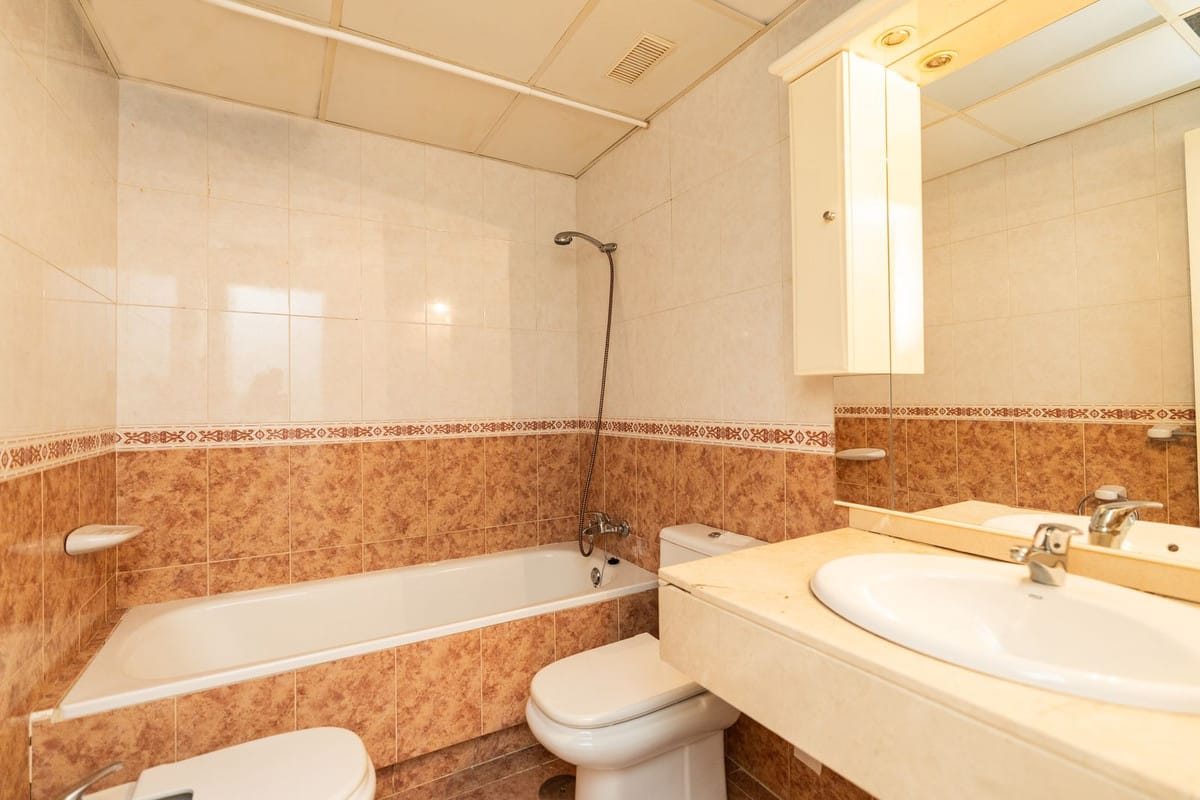 Drie-slaapkamer appartement in Nueva Andalucía met toeristische verhuurlicentie in Nueva Andalucía - foto 11