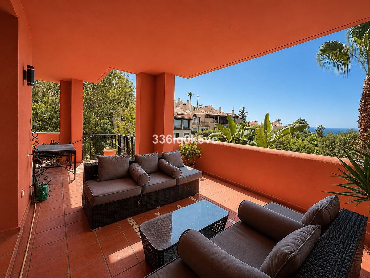 Stijlvol 2-slaapkamer appartement op de middenverdieping in Cumbre de Los Almendros, Benahavís in Benahavís - foto 2
