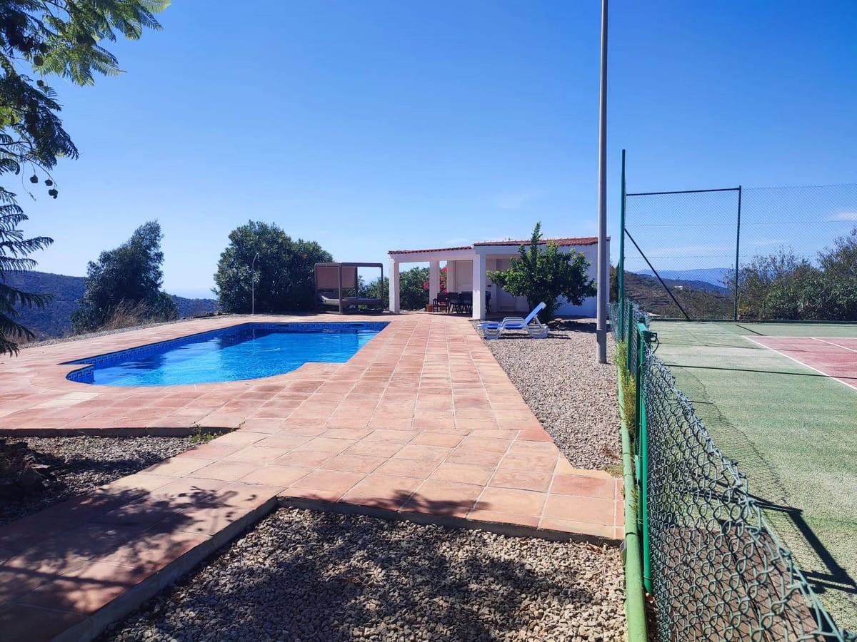 9 slaapkamers verdeeld over twee villa’s in Arenas in Arenas - foto 13