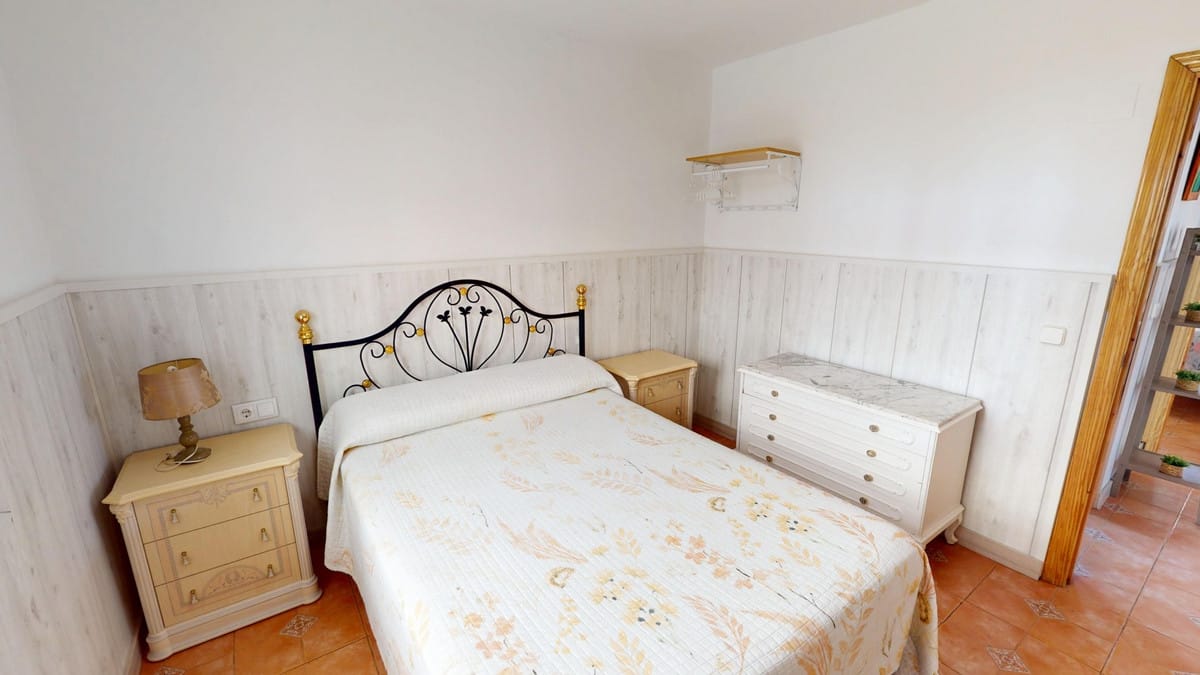 Huis met 3 slaapkamers in Sayalonga in Sayalonga - foto 6