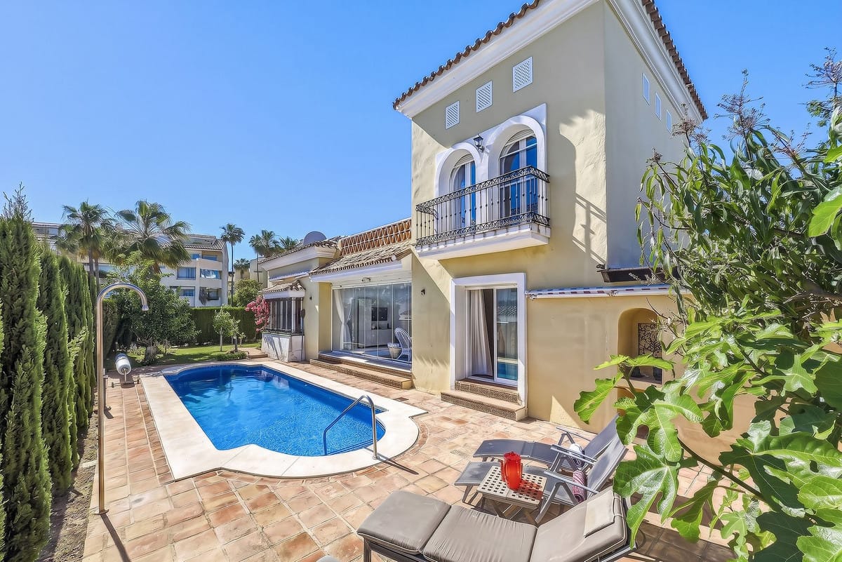 Villa met 3 slaapkamers aan het strand in Bahía de Marbella in Bahía de Marbella - foto 2