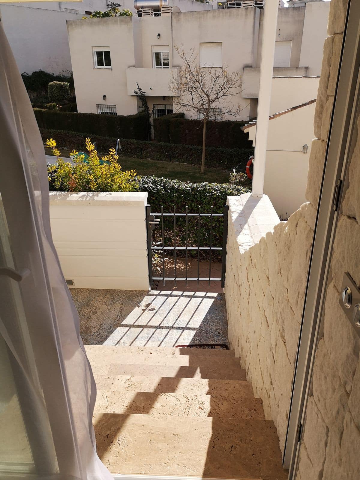 Exclusieve villa met 4 slaapkamers in Estepona – ruimte, design en toplocatie tegen prijs ruim onder marktwaarde in Estepona - foto 19