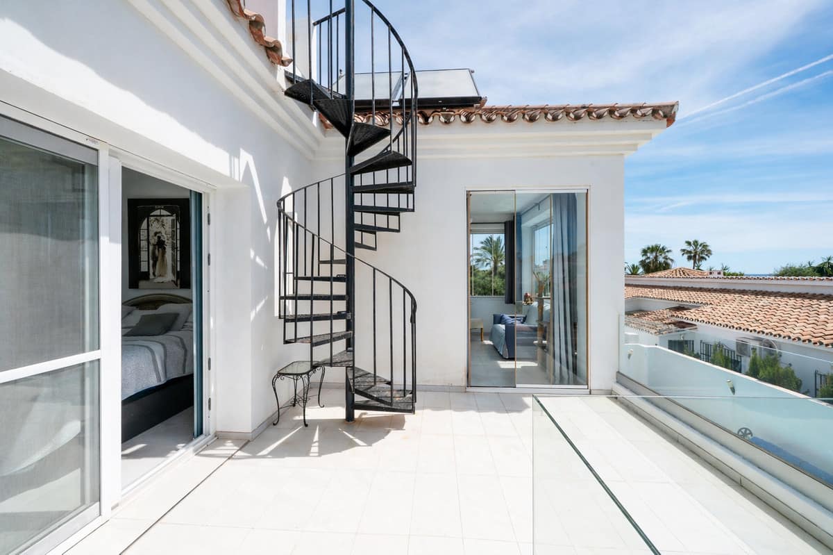 Moderne 3-slaapkamer villa in Estepona op loopafstand van het strand in Estepona - foto 18