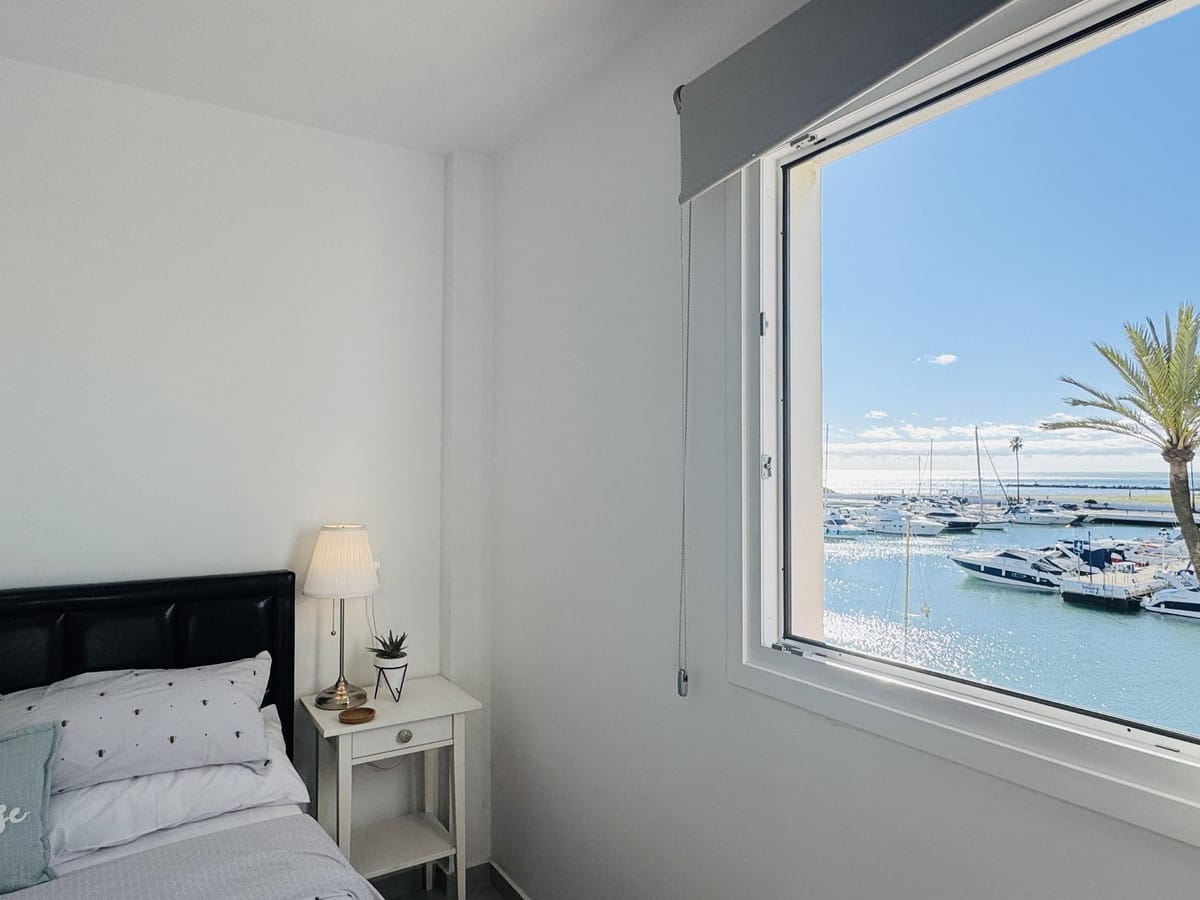 2-slaapkamer appartement aan de frontlinie in La Duquesa Marina in La Duquesa - foto 13