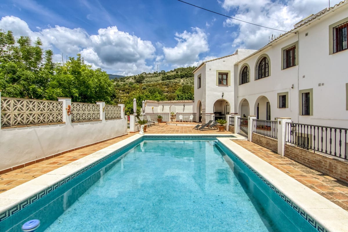 Finca met 6 slaapkamers en Bed & Breakfast-optie in Canillas de Albaida, Málaga in Canillas de Albaida - foto 12