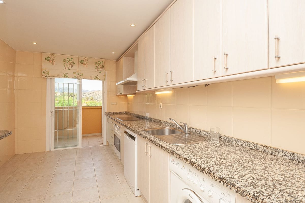 Drie-slaapkamer appartement in Elviria met panoramisch zeezicht in Elviria - foto 4